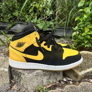 NIKE 554725-035 Jordan 1 Retro Mid New Love GS Kids Size 6.5Y = Size 8 Women's